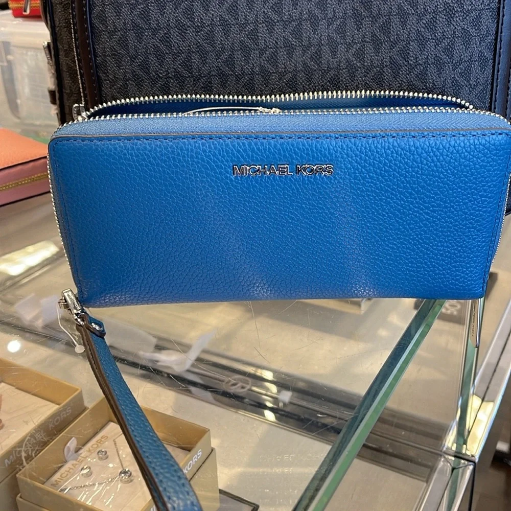 MICHAEL KORS
Leather Continental Wristlet Phone Case Wallet 
Teal
NWT - Picture 6 of 16